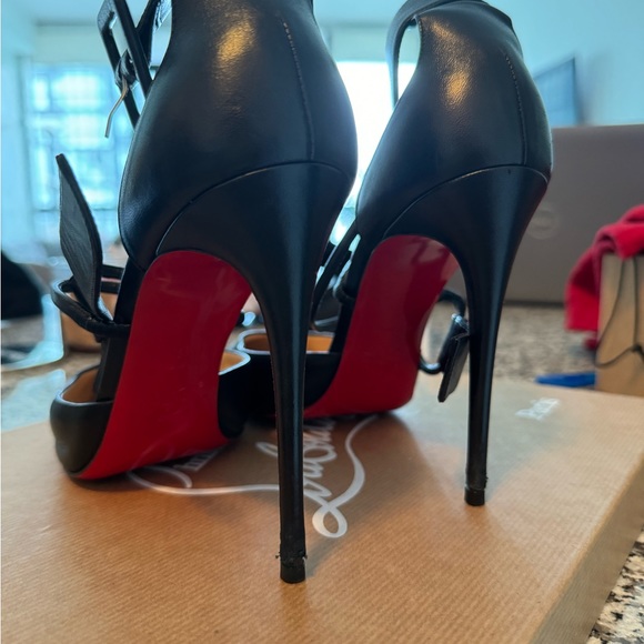 Christian Louboutin Shiny Nappa Suzanna 100 pumps - Picture 5 of 7